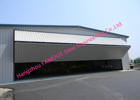 Puertas industriales plegables superiores con panel sandwich de metal duro
