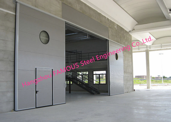 Puertas de garaje industriales de deslizamiento vertical de grandes aberturas Puertas de deslizamiento motorizadas pesadas con vía de acero