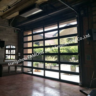 Puerta de garaje con vista completa de aluminio aislado con motor