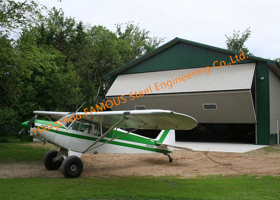 Solución de puertas de hangar bi plegadas verticales de acero ligero de panel único Sistema de puertas hidráulicas de aviones