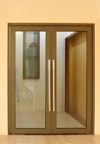Exterior de aluminio auto-cierre acristalamiento aislado térmico tierra rota de resbalón puertas pivote