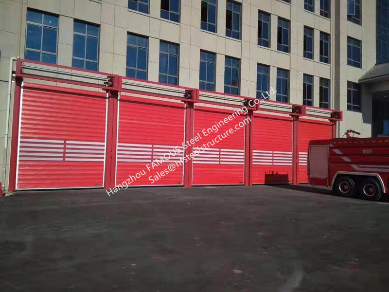 Puerta de rodadura de alta velocidad con panel aislado de aleación de aluminio para almacén logístico